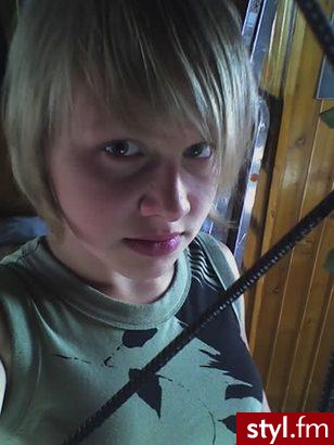 Taka sobie fryzurka ;] - Średnie Fryzury