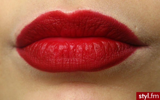 TWENTIES. Lips:
MAC Brick lipliner
Wet n' Wild Cherry Bomb - Makijaże