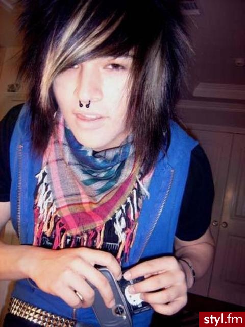 to nie moja fotka ^^ jeżeli to zdjecie znajduje sie juz w galerii prosze napisac, to usune xd - EMO Alternatywne Średnie Fryzury