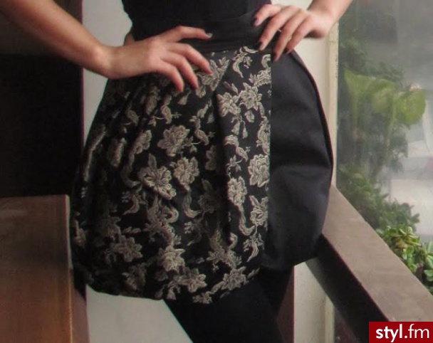 Średnie Spódnice Moda