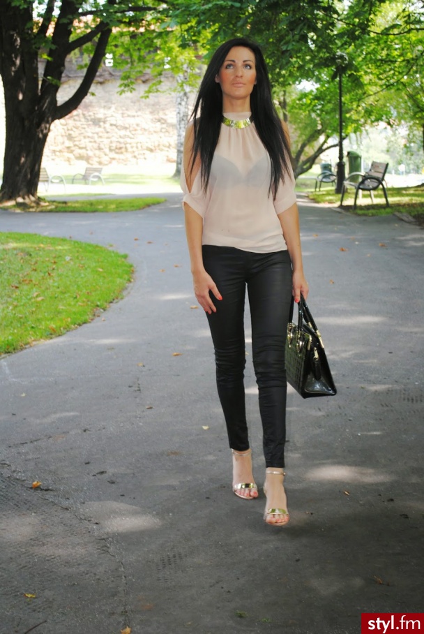 in nude :P
więcej na blogu: czerwonyobcas.blogspot.com - Bluzki Ciuchy Moda