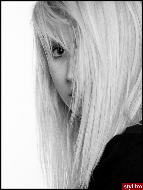 Długie blond włosy - Długie Fryzury