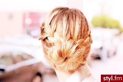 Blond Upięcie Proste Wieczorowe Średnie Fryzury