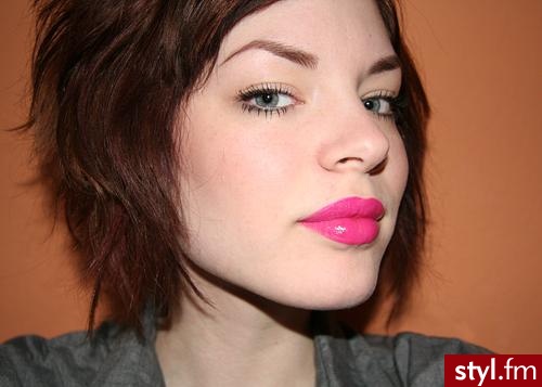 usta usta. Maybelline Moisture Extreme lipstick - Fuchsia (04G) - Makijaże