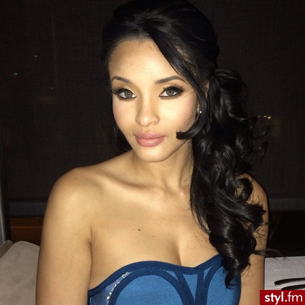 Czarne Upięcie Kręcone Wieczorowe Długie Fryzury