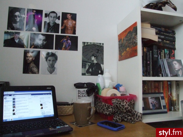 miejsca, ktore uwielbiam w moim pokoju :) Kolor scian musi byc zmieniony ;d<br>Nie wiem dlaczego nie wrzucilo wszystkich fotek :/ fotki sa na www.elizamakeup.blog.com - Mój pokój Wnętrza
