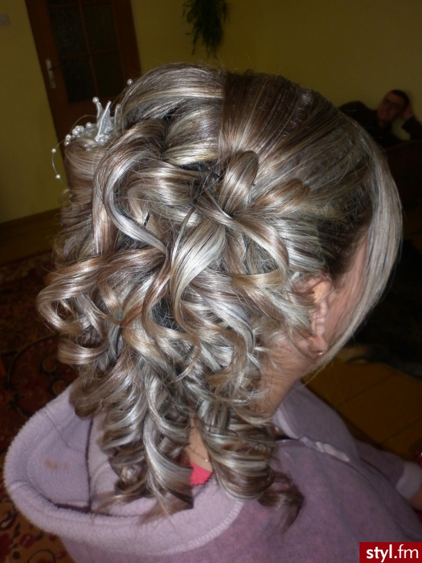 Blond Upięcie Kręcone Ślubne Średnie Fryzury