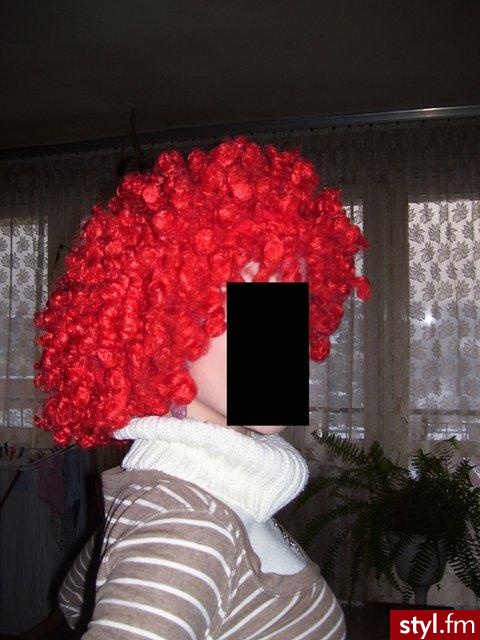 mam nadzieje ze kolezanka sie nie obrazi. to peruka ofkors;) - Kręcone Na co dzień Średnie Fryzury