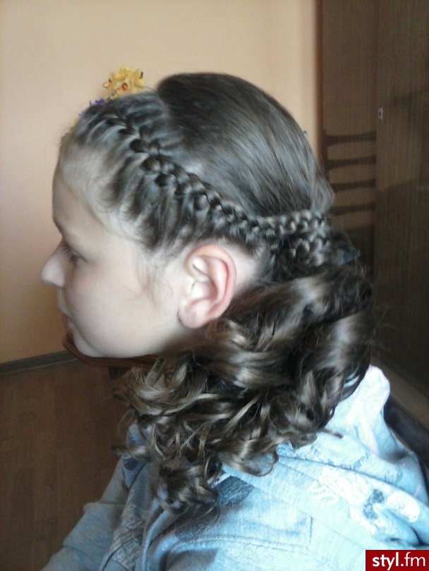 Blond Upięcie Kręcone Wieczorowe Średnie Fryzury