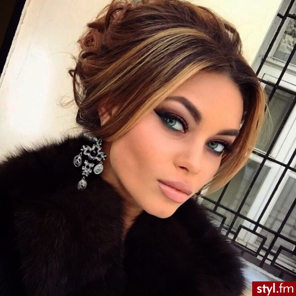 Blond Upięcie Kręcone Na co dzień Średnie Fryzury