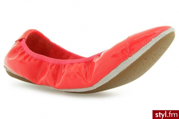 Guess BALERINKI BAYLA2 PATENT LEA BALLERINA CORAL - Balerinki Buty Moda