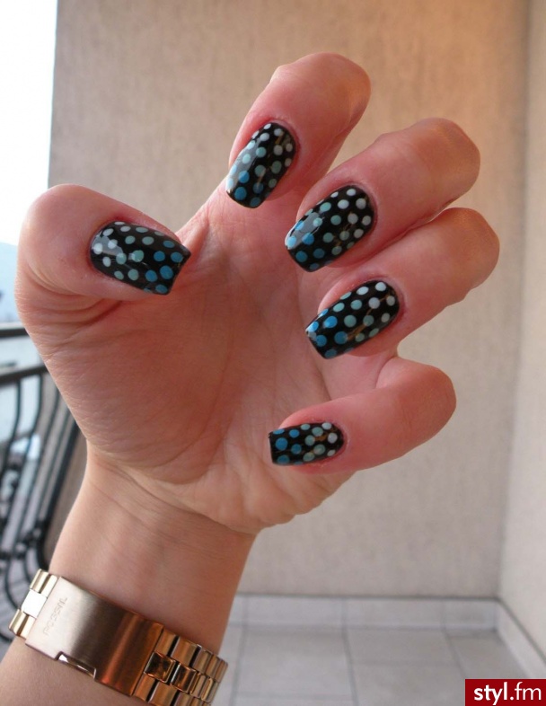 blue ombre dots - Naturalne Paznokcie