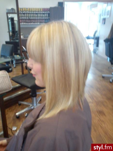  - Blond Rozpuszczone Proste z grzywką Na co dzień Średnie Fryzury