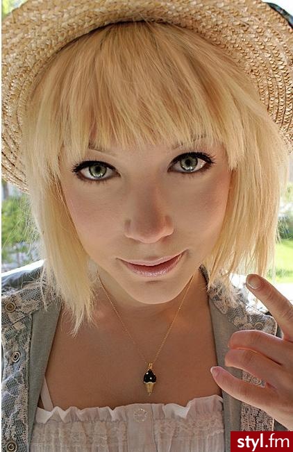 Średnie Fryzury