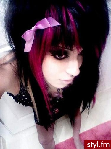 to nie moja fotka ^^ jeżeli to zdjecie znajduje sie juz w galerii prosze napisac, to usune xd - EMO Alternatywne Średnie Fryzury