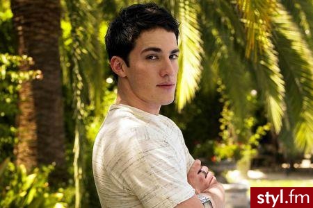 Michael Trevino - Średnie Męskie Fryzury