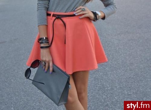 Średnie Spódnice Moda