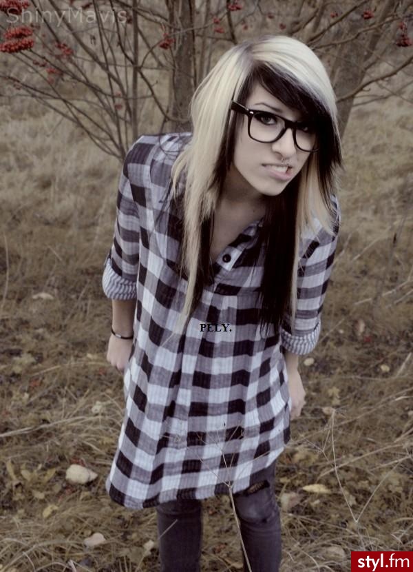 shiny. :333;333<333 - EMO Alternatywne Średnie Fryzury