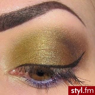 makijaż. eyes (all applied in this order):
Chafing Relief Powder-Gel (applied to upper lid, blending in gently with ring finger) 
Detrivore Eye Primer (applied all around the eyes patting then rubbing in gently with ring finger)
Simply Natural's - - Makijaże