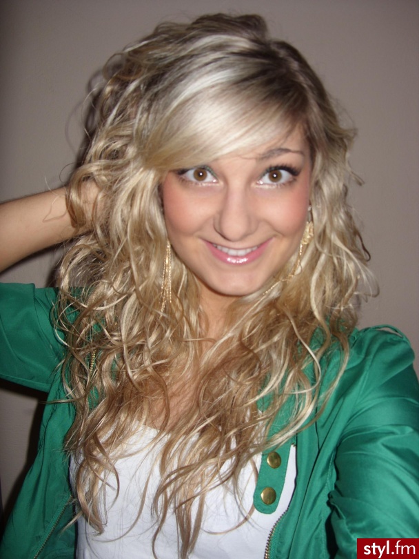 Blond Rozpuszczone Kręcone z grzywką Na co dzień Długie Fryzury