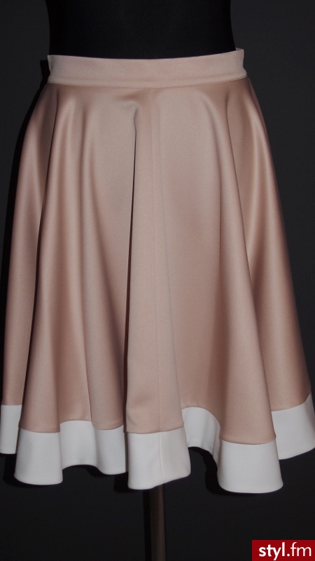 Średnie Spódnice Moda