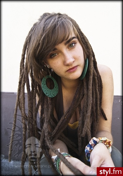 Dredy http://www.dread-zone.pl - Dredy Alternatywne Średnie Fryzury