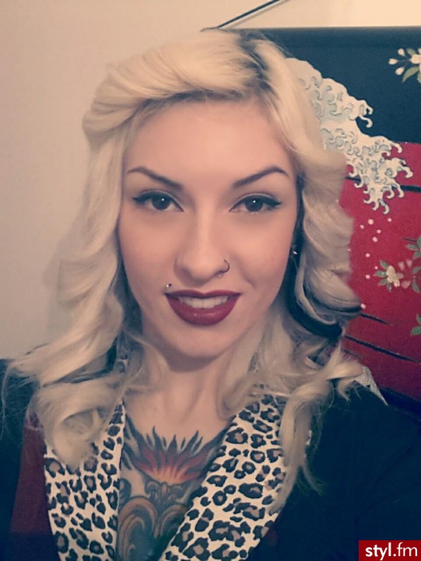 Blond Rozpuszczone Kręcone Na co dzień Średnie Fryzury