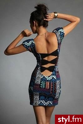 Phoebe Tonkin - Sukienki Moda