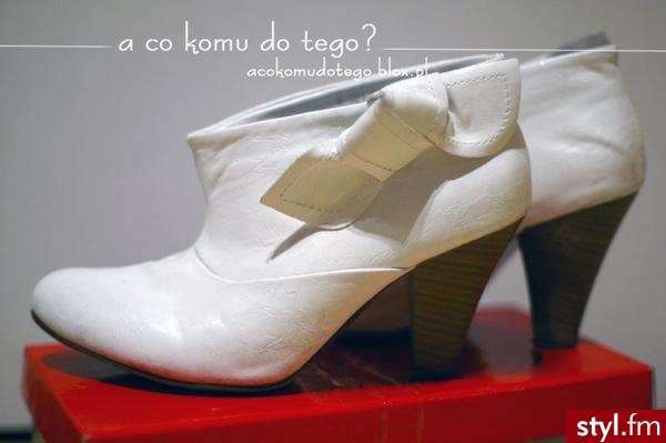 Super objechane białe pełne buty za kostkę - Pozostałe Buty Moda