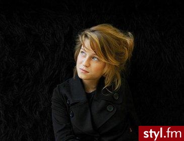 Brązowe Rozpuszczone Proste Na co dzień Średnie Fryzury