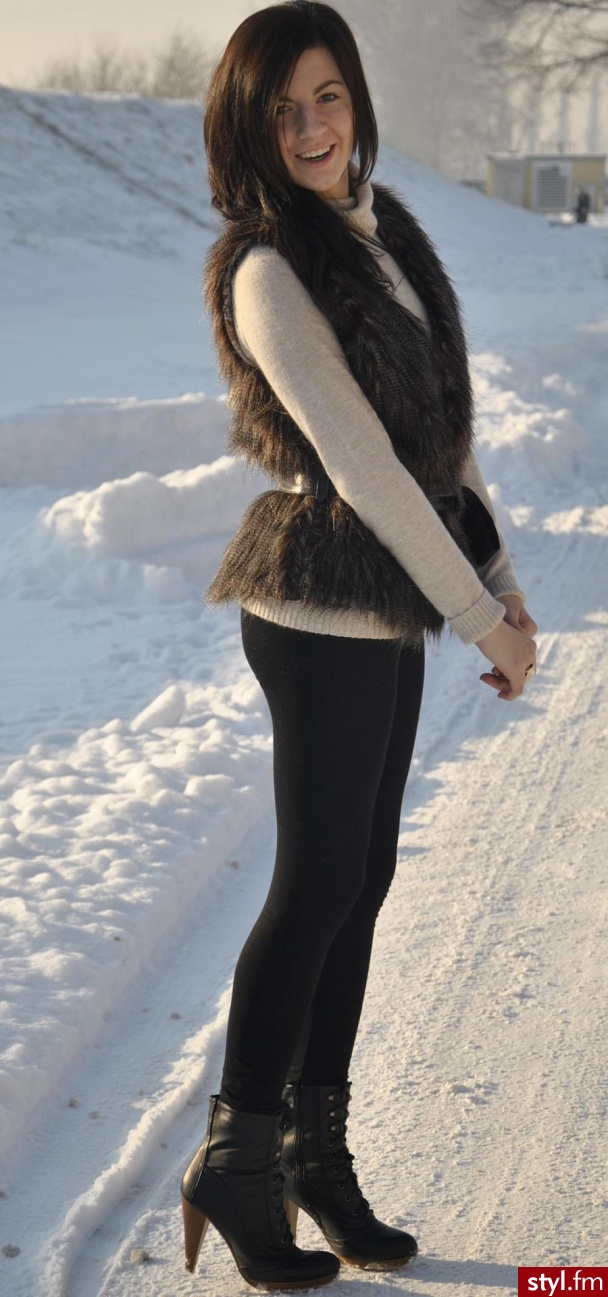 zimowo. więcej na 

www. annabartosik.blogspot.com

bez spacji ;) - Moda uliczna Inne Moda