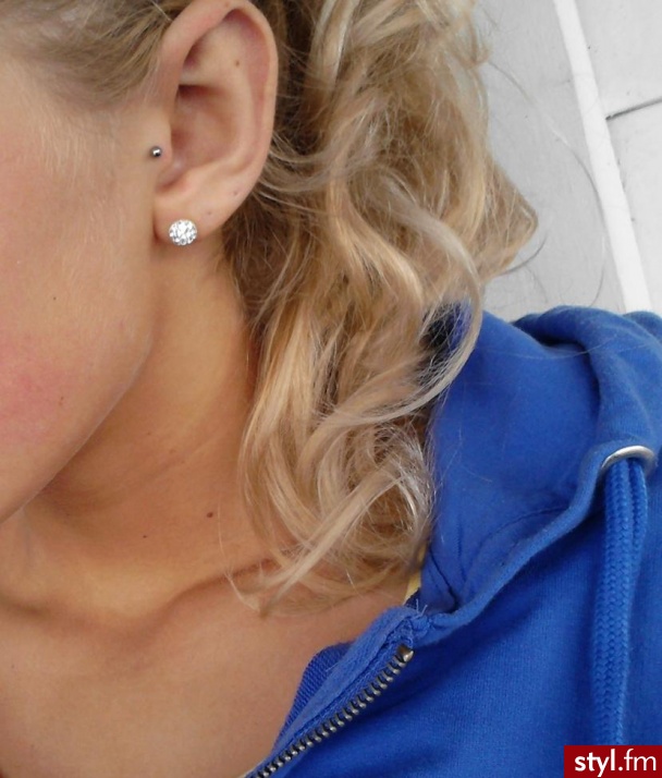 tragus wczoraj robiony :) - Modyfikacje ciała