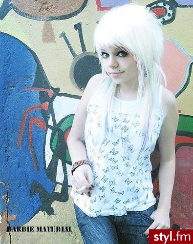 Jeśli zdjęcie już jest w galerii podaj link to usunę ;) - EMO Alternatywne Średnie Fryzury