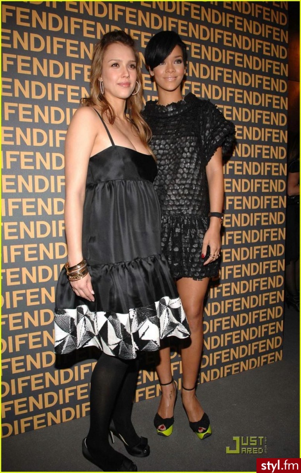 Jesisa Alba & Rihanna in Paris - Moda uliczna Inne Moda
