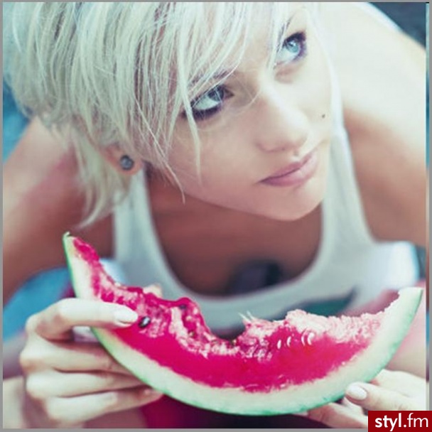 blond. -brak opisu- - Średnie Fryzury