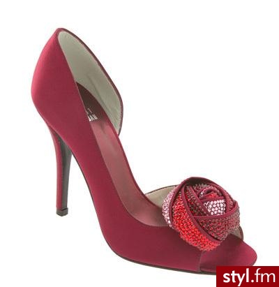 Szpilki od Stuart Weitzman dostępne również w czarnym kolorze. Cena: 855$ - Pozostałe Buty Moda