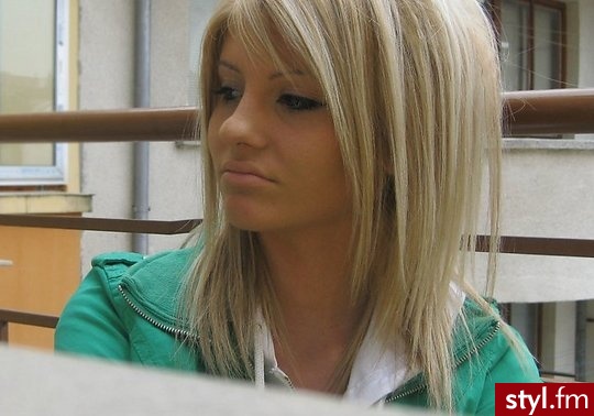 Proste z grzywką Na co dzień Średnie Fryzury