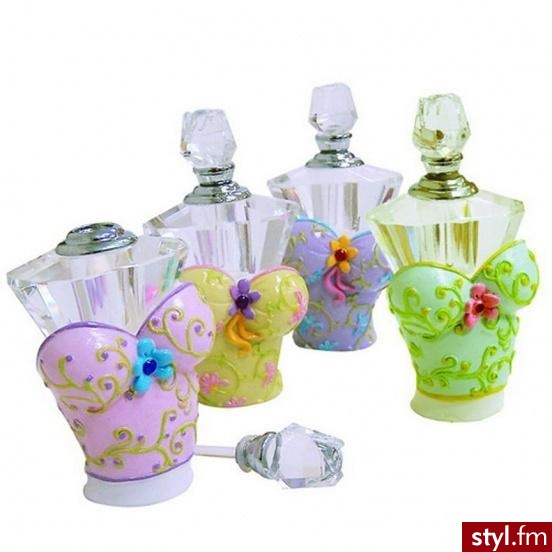 ciekawe i na pewno dziewczęce buteleczki do których możesz wlać swoje ulubione perfumy - 8.10$ za jedną dostępne na wakeupfrankie.com - Gadżety Inne Moda