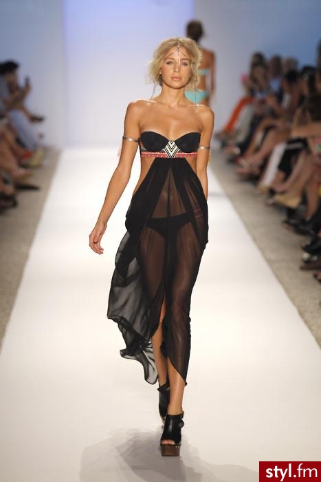 Sukienki Moda