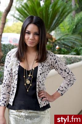 Vanessa Hudgens - Proste Na co dzień Średnie Fryzury