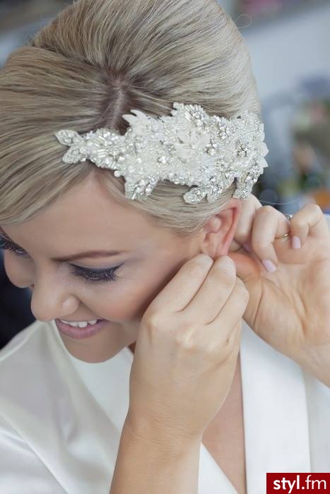 Blond Kok Proste Ślubne Średnie Fryzury