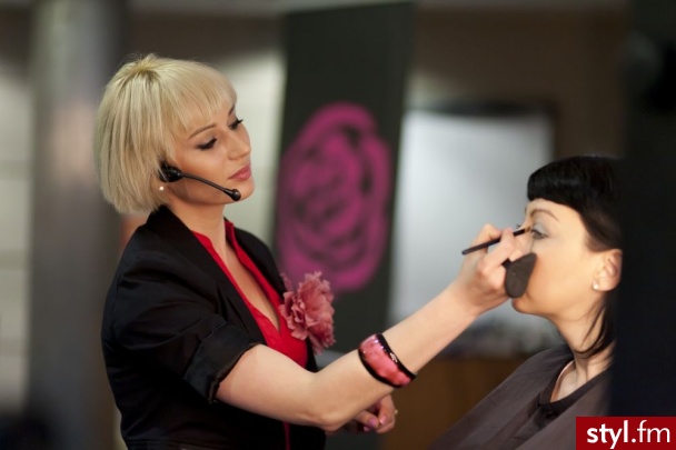 http://www.beautytrainingstudio.co.uk/Make-Up-Courses.html - Artystyczne Makijaże