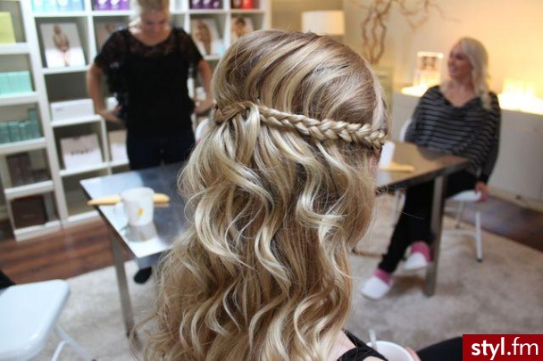 cudo!:) - Blond Warkocze Kręcone Na co dzień Średnie Fryzury