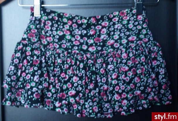 SPRZEDAM<br>Nowa miniówka w kwiatki :) Terranova, rozmiar XS

http://www.facebook.com/pages/Beauty-Clothes/342279892475694 - Krótkie Spódnice Moda