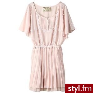 【ELLE SHOP】プリーツシフォンドレスピンク｜カイラニ（Kai Lani）｜ファッション通販 エル・ショップ - Polyvore. Pobrano ze strony: http://www.polyvore.com/cgi/thing?id=27632376 - Pozostałe Ciuchy Moda