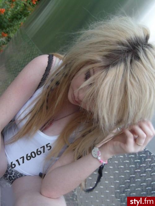 Amor Hilton 
Jeśli zdjęcie juz jest w galerii podaj link to usunę :) - EMO Alternatywne Średnie Fryzury