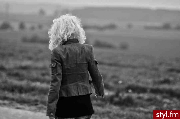 Blond Rozpuszczone Kręcone Na co dzień Średnie Fryzury