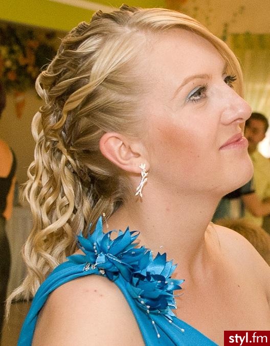 Fryzura na poprawiny - Blond Rozpuszczone Kręcone Ślubne Długie Fryzury